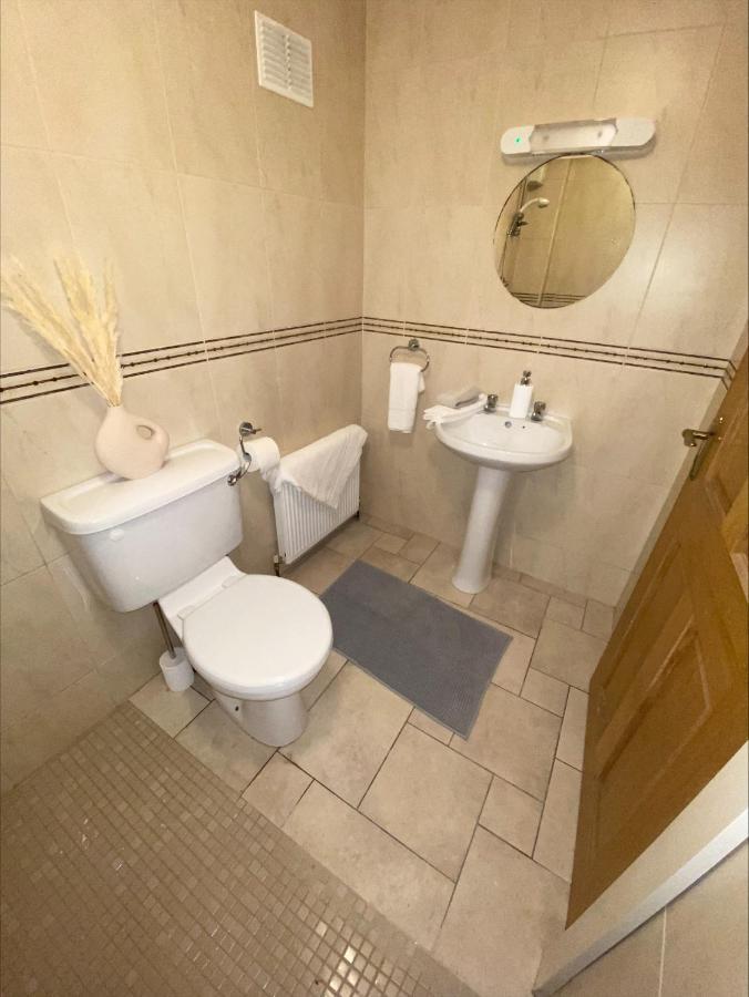 Cosy 4 Bedroom Galway House With Rear Garden Patio Екстер'єр фото